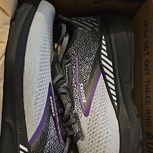 NWT Brooks Women’s Launch GTS 10 wide Supportive Running Shoe